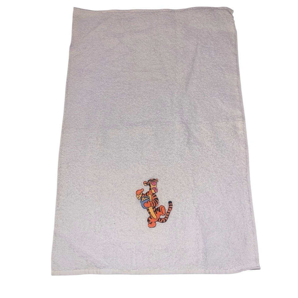 Vintage Disney Winnie the Pooh Tigger White Towel Embroidered Patch Children’s 🍯
